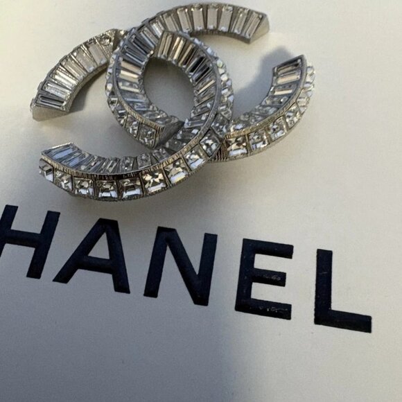 Large Chanel Crystal Bijoux Coco Brooch About 2” - With Box - Picture 7 of 7